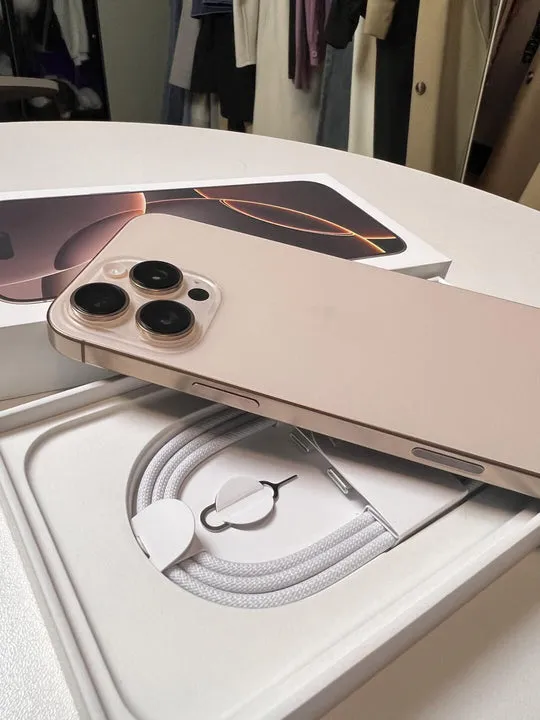16 برو ماكس  iPhone 16 Pro Max