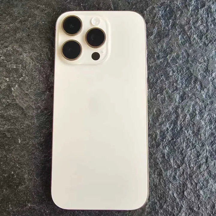 16 برو ماكس  iPhone 16 Pro Max