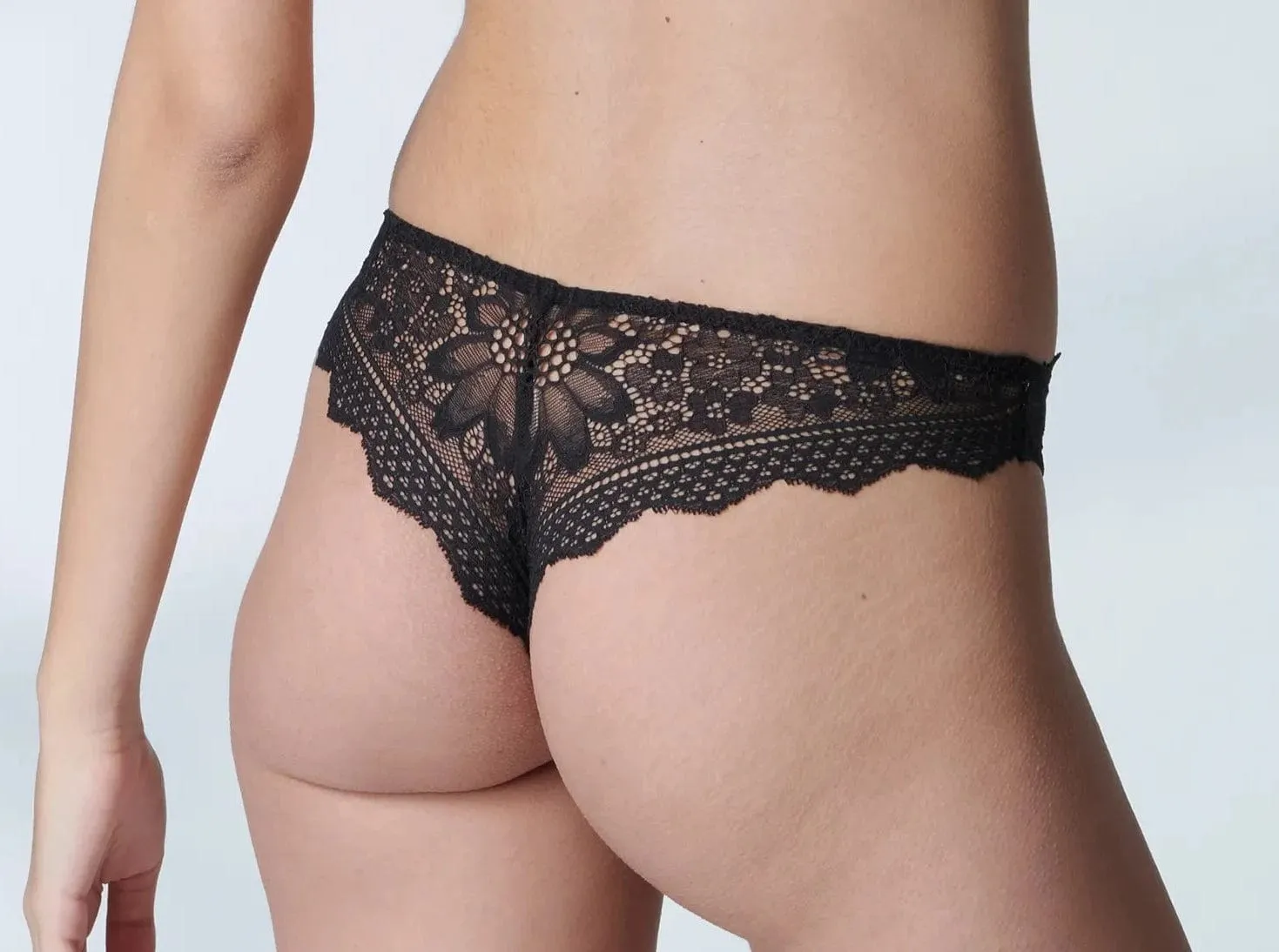 Freesia Tanga - Black