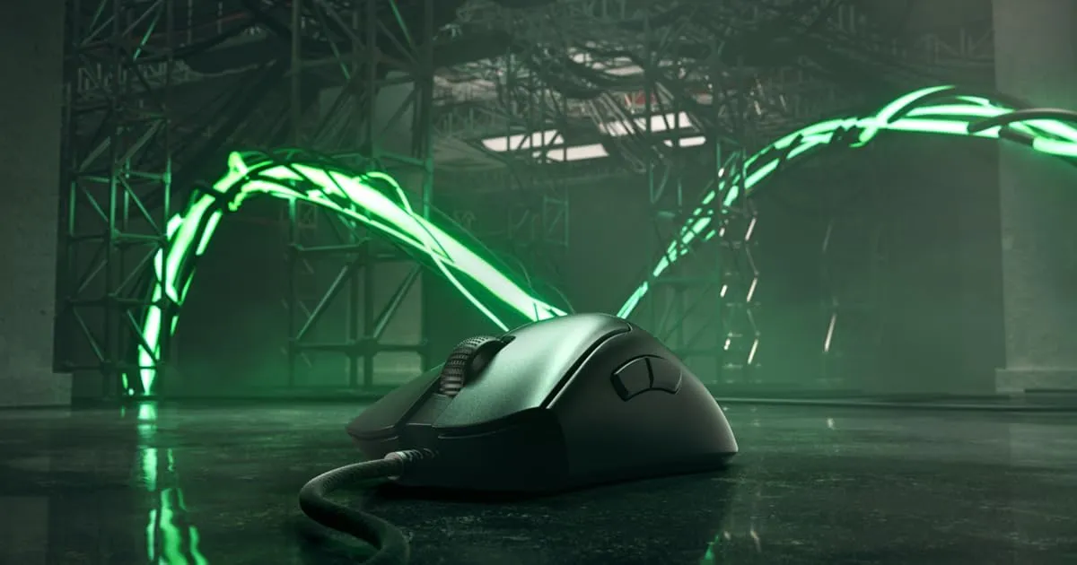 Razer DeathAdder V3 Pro Wireless Gaming Mouse: 63g Ultra Lightweight - Fast Optical Switches Gen-3 - HyperSpeed Wireless - 5 Programmable Buttons - 90 Hr Battery - Black (Renewed)
